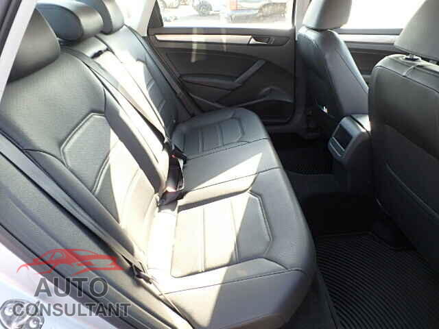VOLKSWAGEN PASSAT 2015 - 1VWAT7A31FC057776