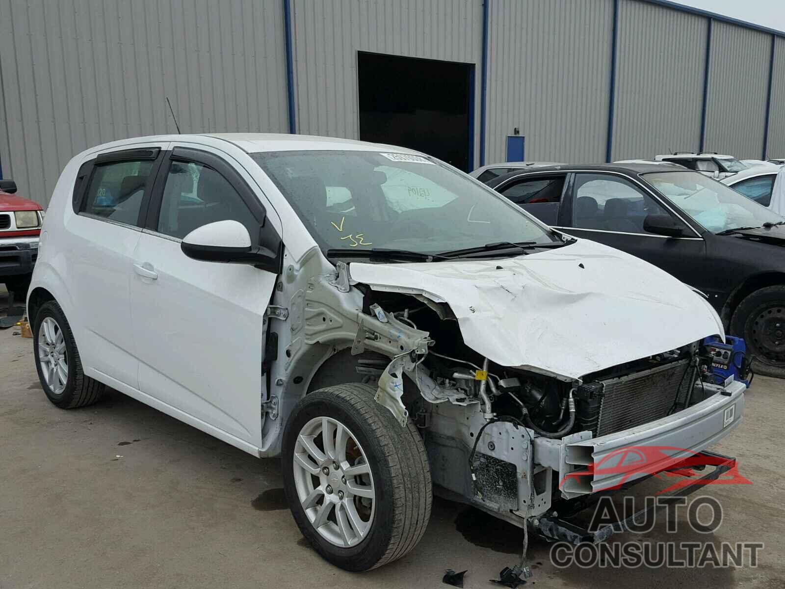 CHEVROLET SONIC 2015 - 1G1JC6SH2F4136044