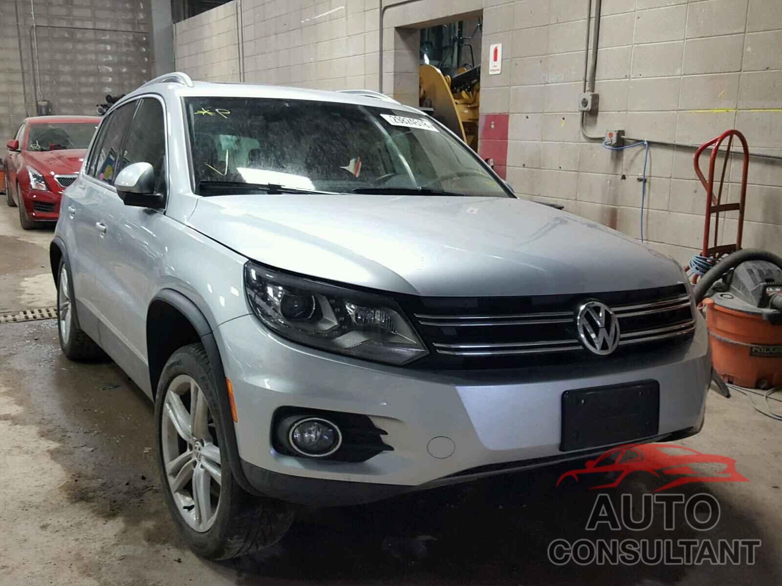 VOLKSWAGEN TIGUAN 2016 - WVGBV7AX1GW529555