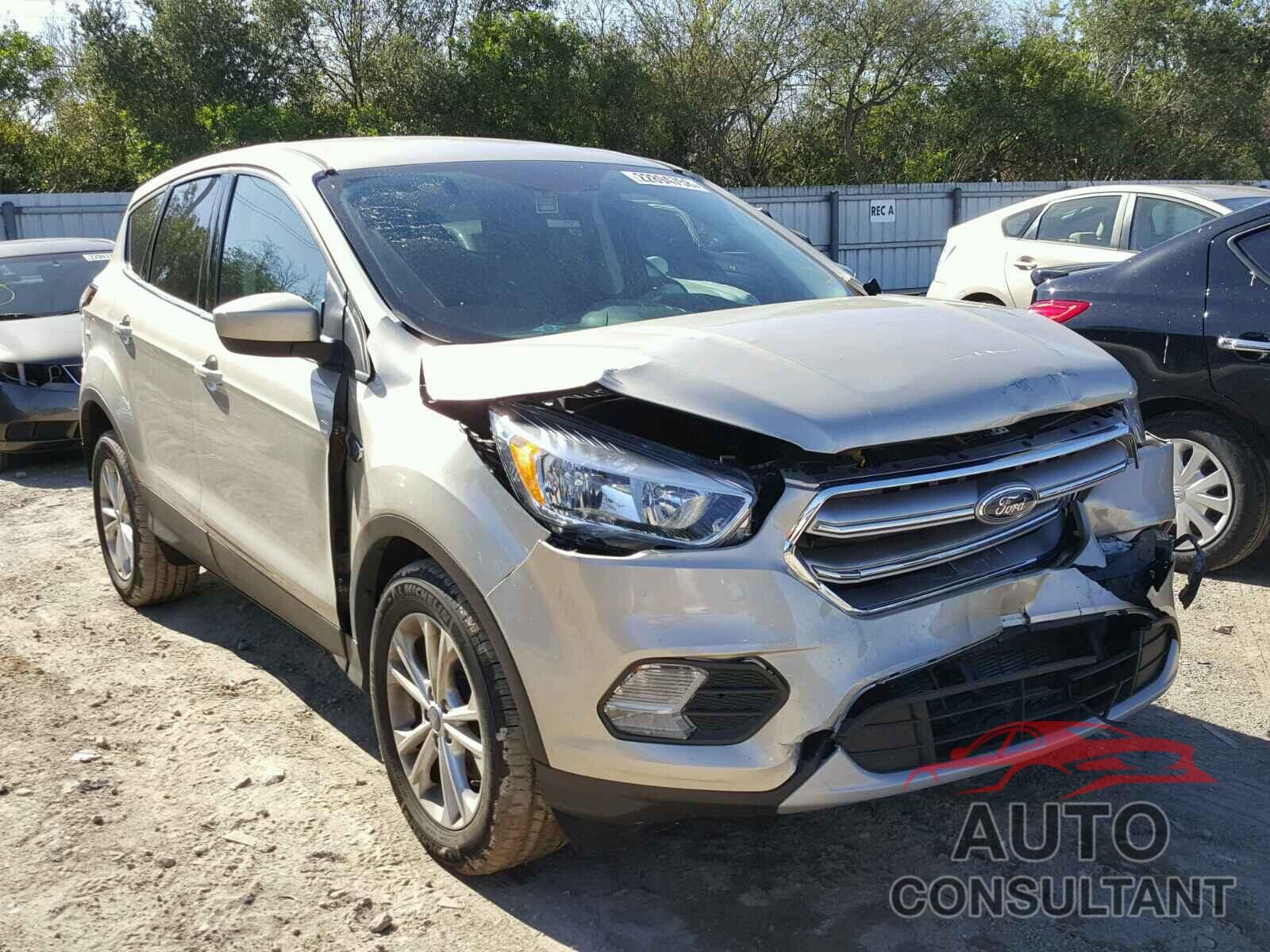 FORD ESCAPE 2017 - 1FMCU0GD1HUB86058