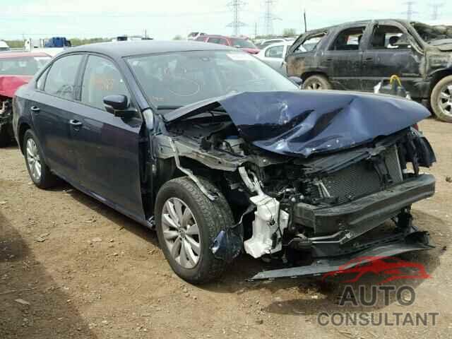 VOLKSWAGEN PASSAT 2015 - 1VWAT7A32FC048407