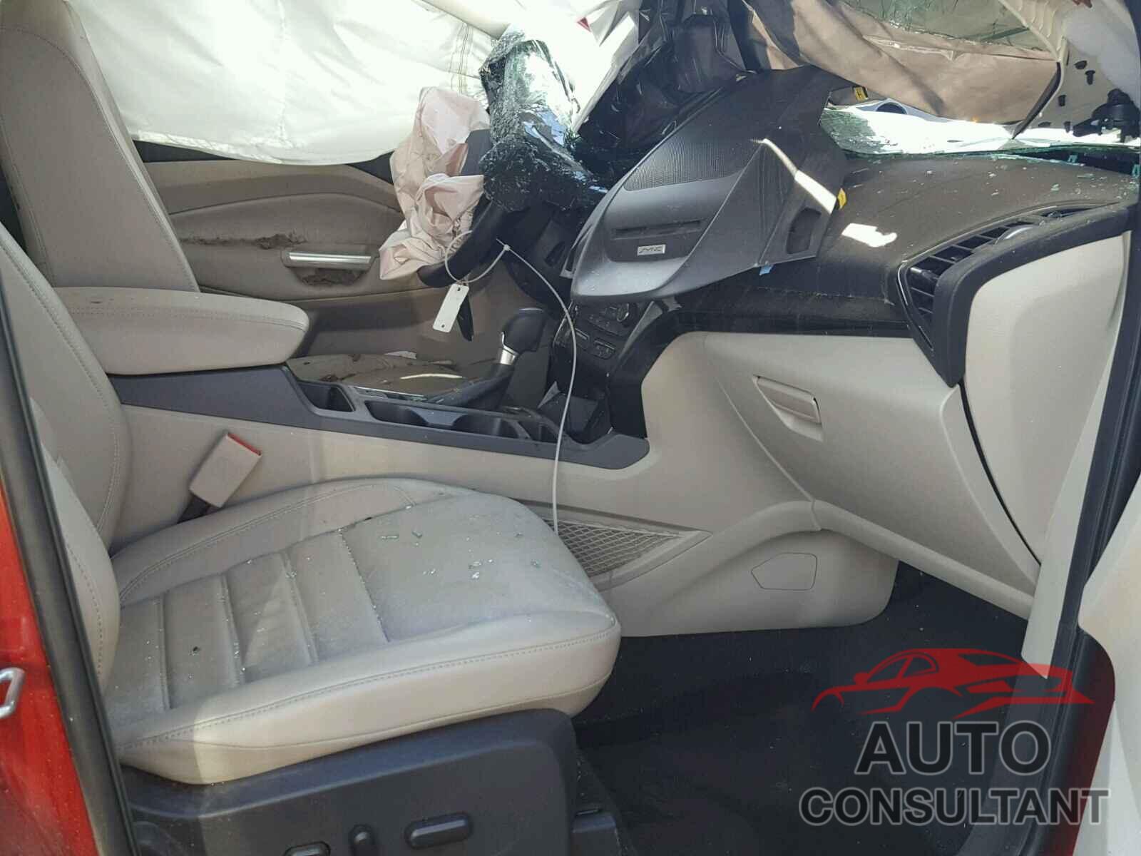 FORD ESCAPE 2017 - 1FMCU9J99HUD37706