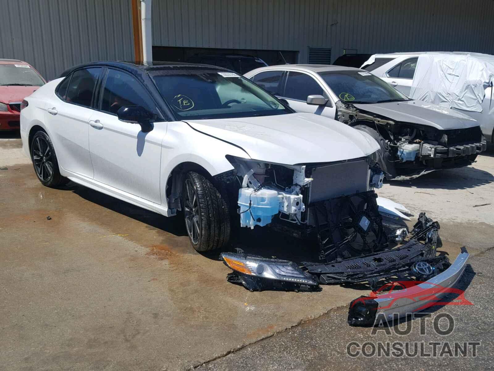 TOYOTA CAMRY 2018 - 4T1B61HK7JU078140