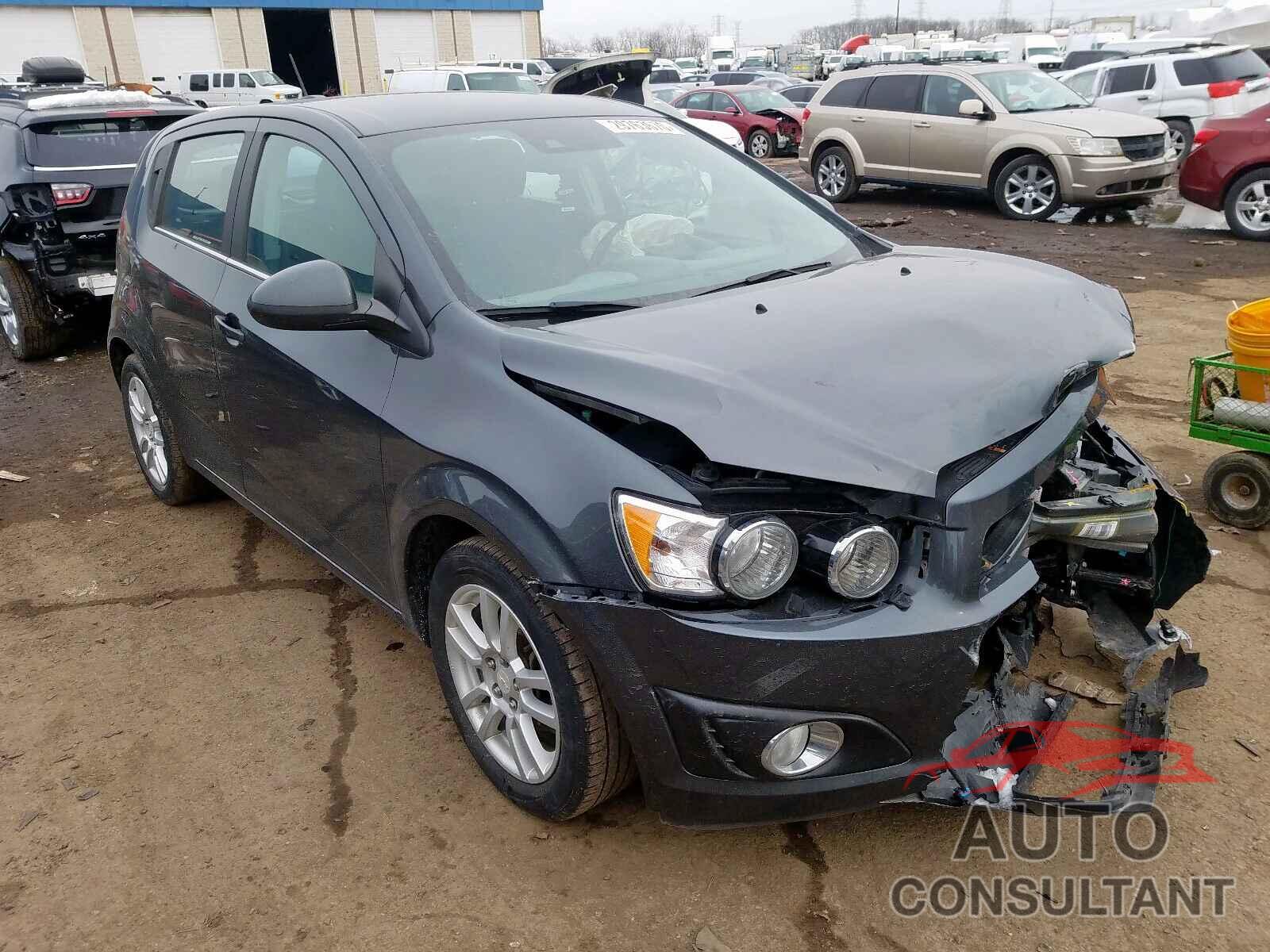 CHEVROLET SONIC 2016 - 1G1JC6SH3G4119433