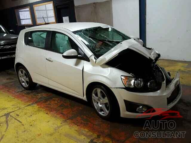 CHEVROLET SONIC 2015 - 1G1JE6SB6F4121908