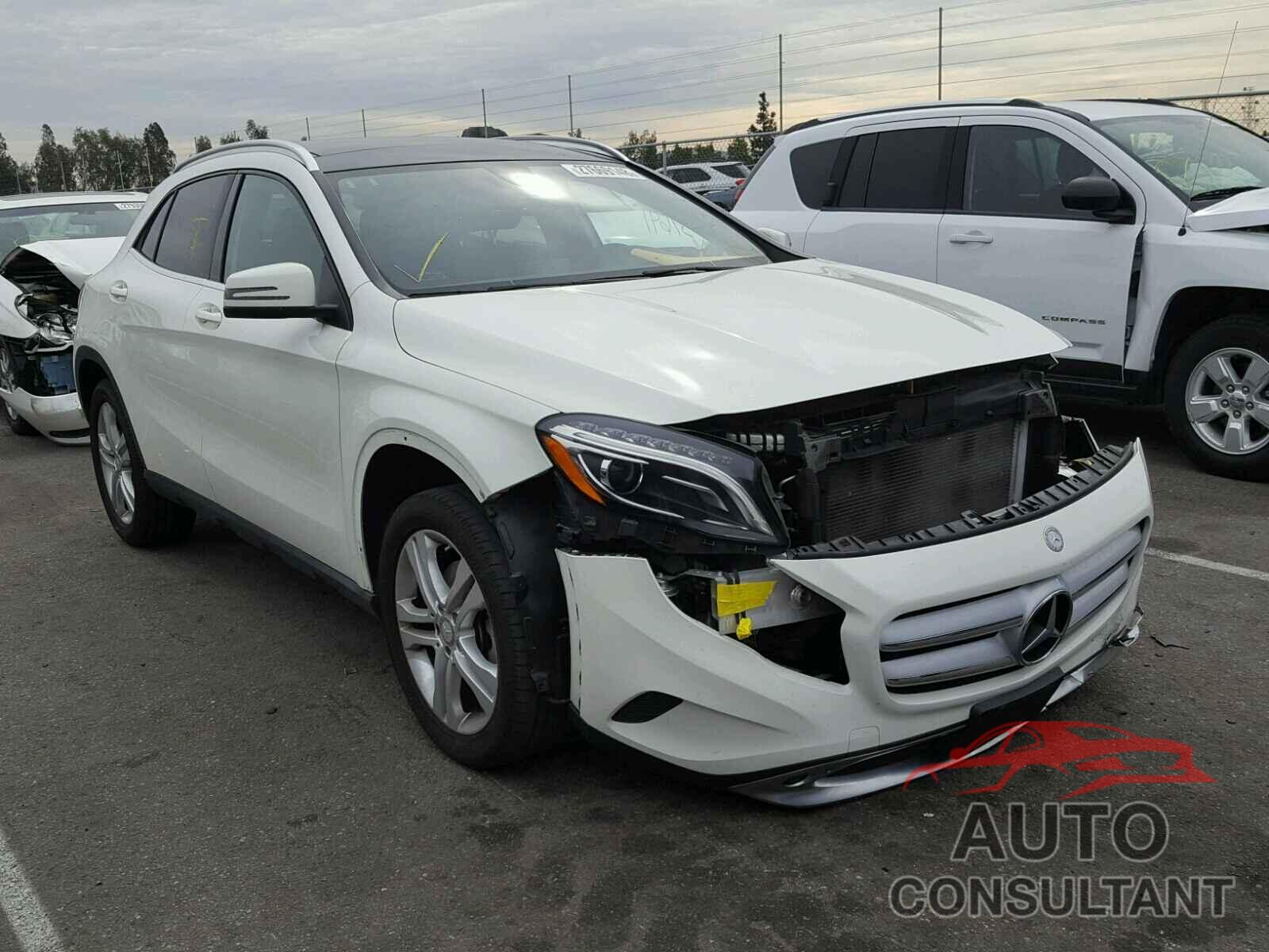 MERCEDES-BENZ GLA250 2015 - WDCTG4EB4FJ140947