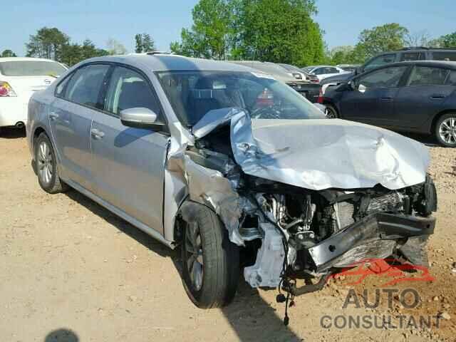 VOLKSWAGEN PASSAT 2015 - 1VWAT7A33FC005243