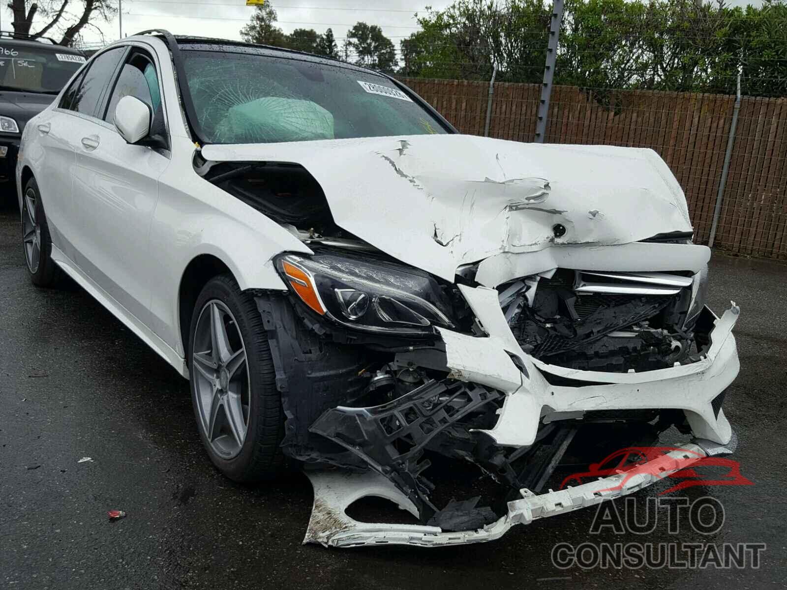 MERCEDES-BENZ C300 2015 - 55SWF4KB0FU002564