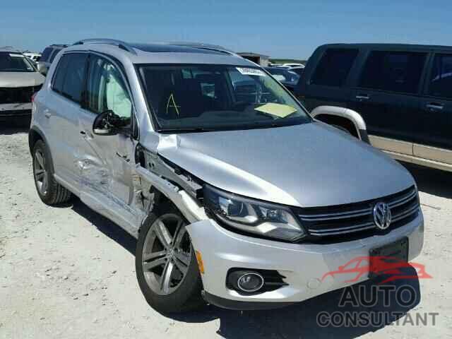 VOLKSWAGEN TIGUAN 2017 - WVGTV7AX3HW504257