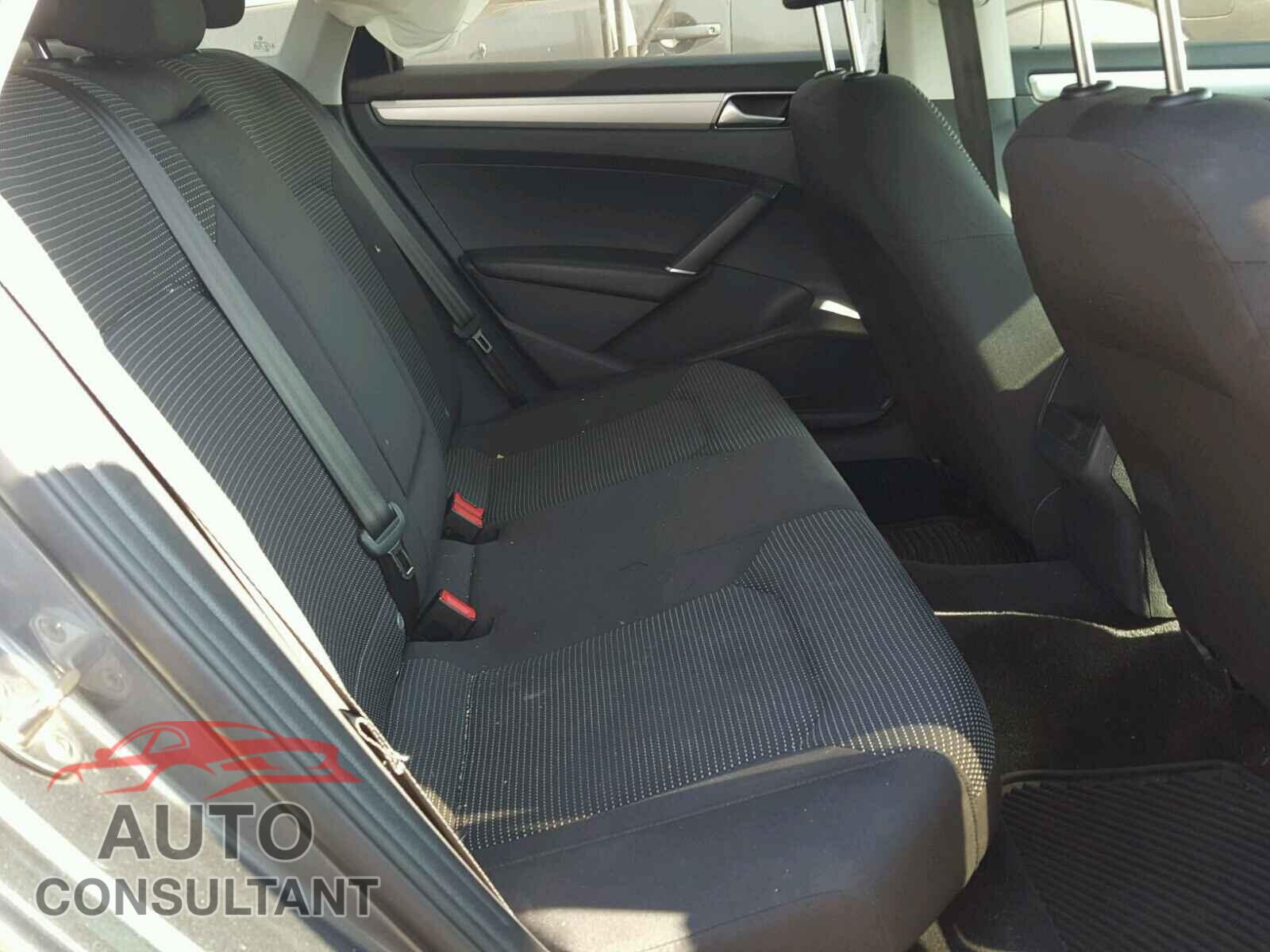 VOLKSWAGEN PASSAT 2016 - 1VWAT7A31GC008871