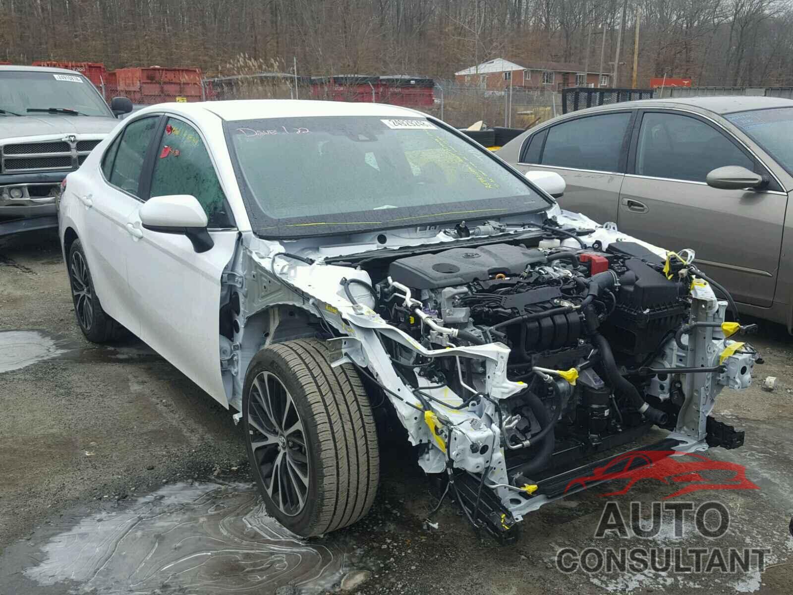 TOYOTA CAMRY 2018 - 4T1B11HK7JU524138