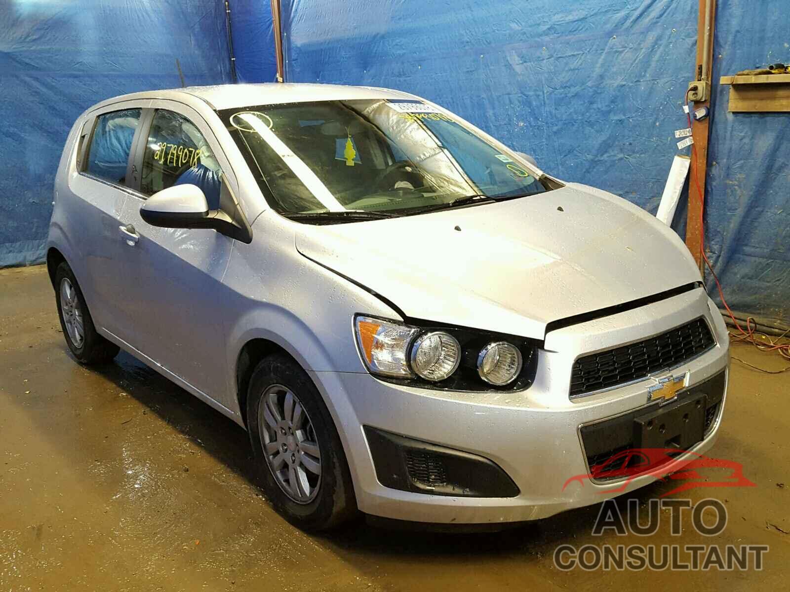 CHEVROLET SONIC 2015 - 1G1JC6SG3F4189875