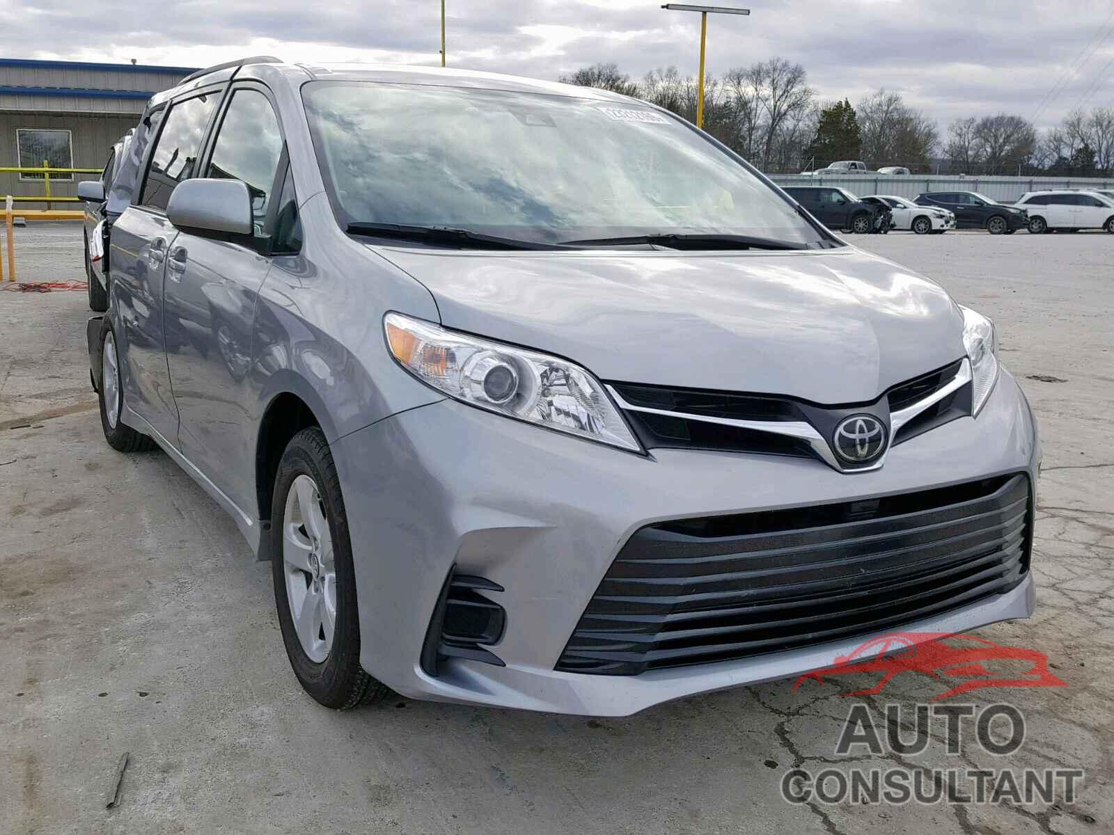 TOYOTA SIENNA LE 2018 - 5TDKZ3DC4JS950672