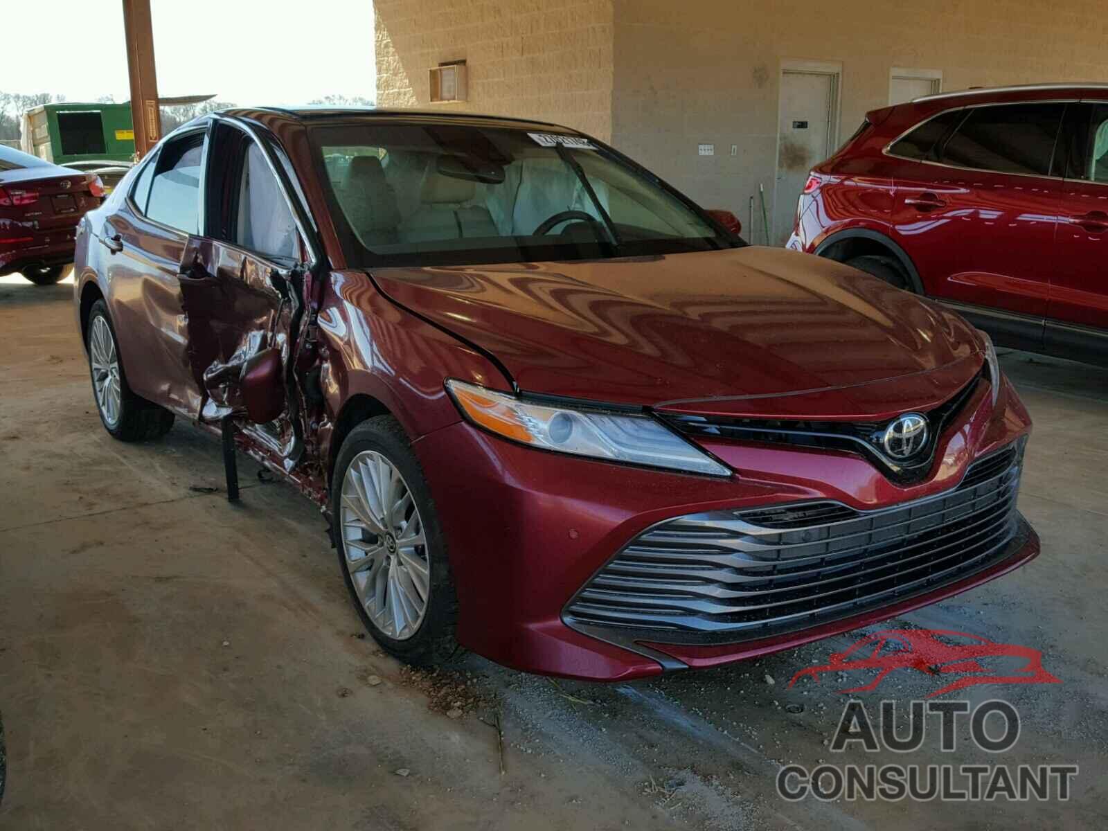 TOYOTA CAMRY 2018 - 4T1B11HK1JU548970