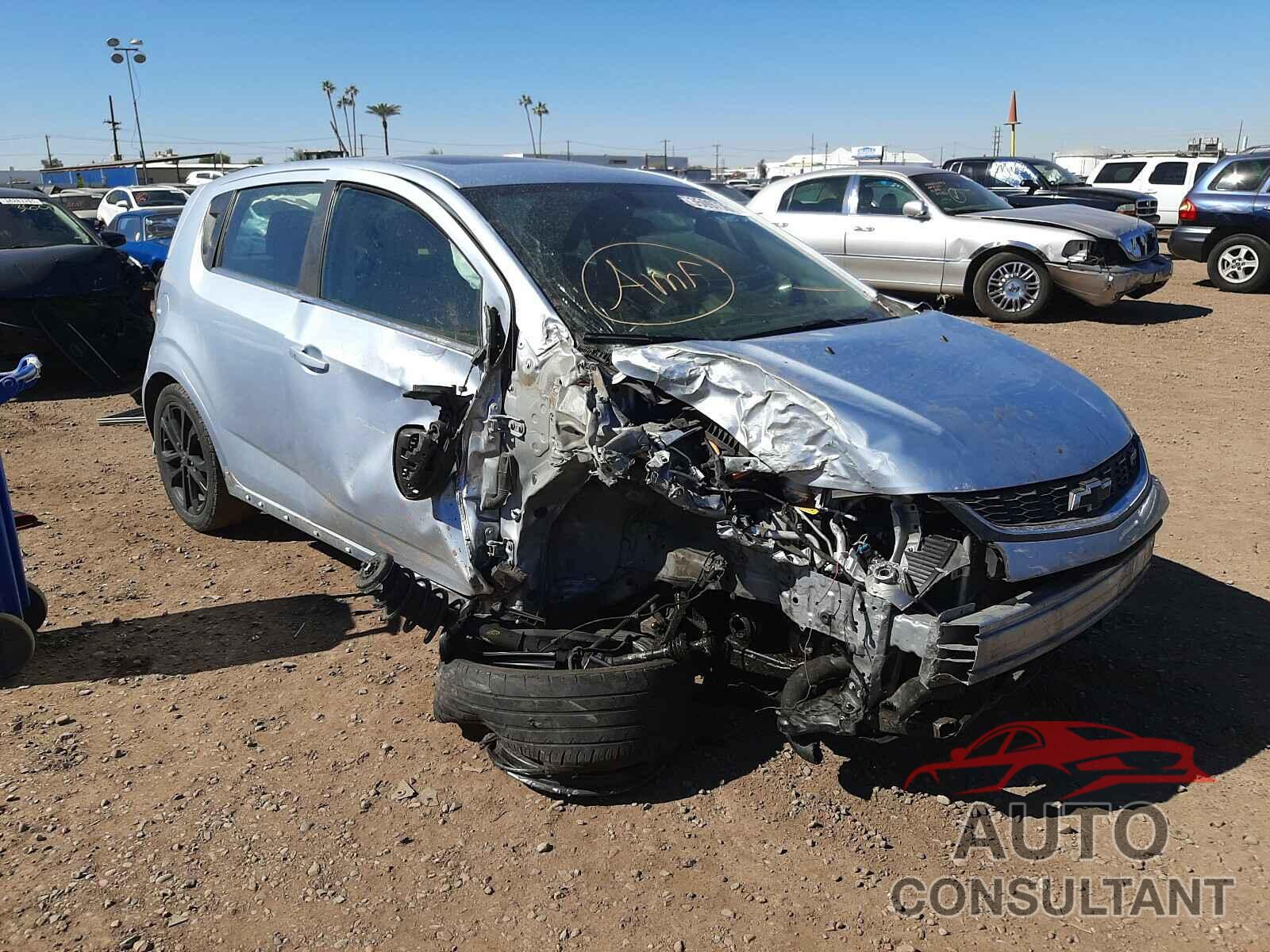 CHEVROLET SONIC 2018 - 1G1JF6SB1J4108022