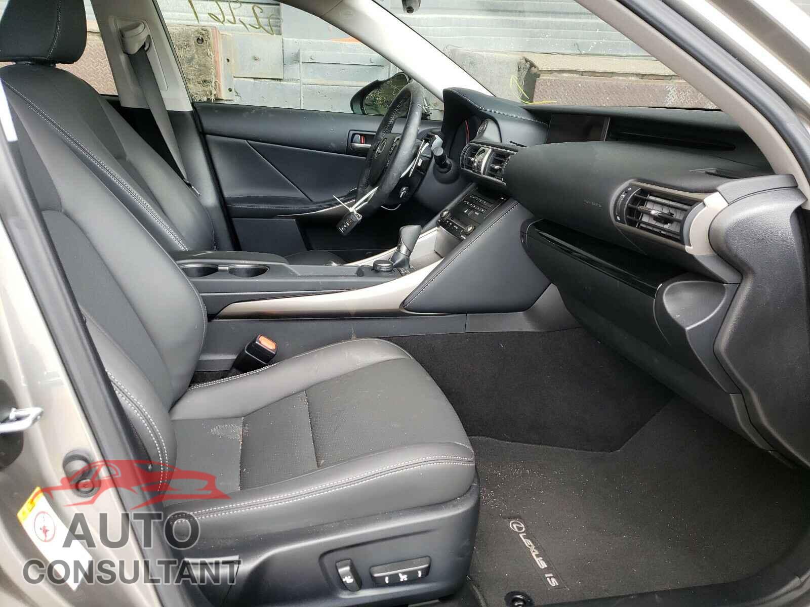 LEXUS IS 2018 - JTHBA1D2XJ5080093