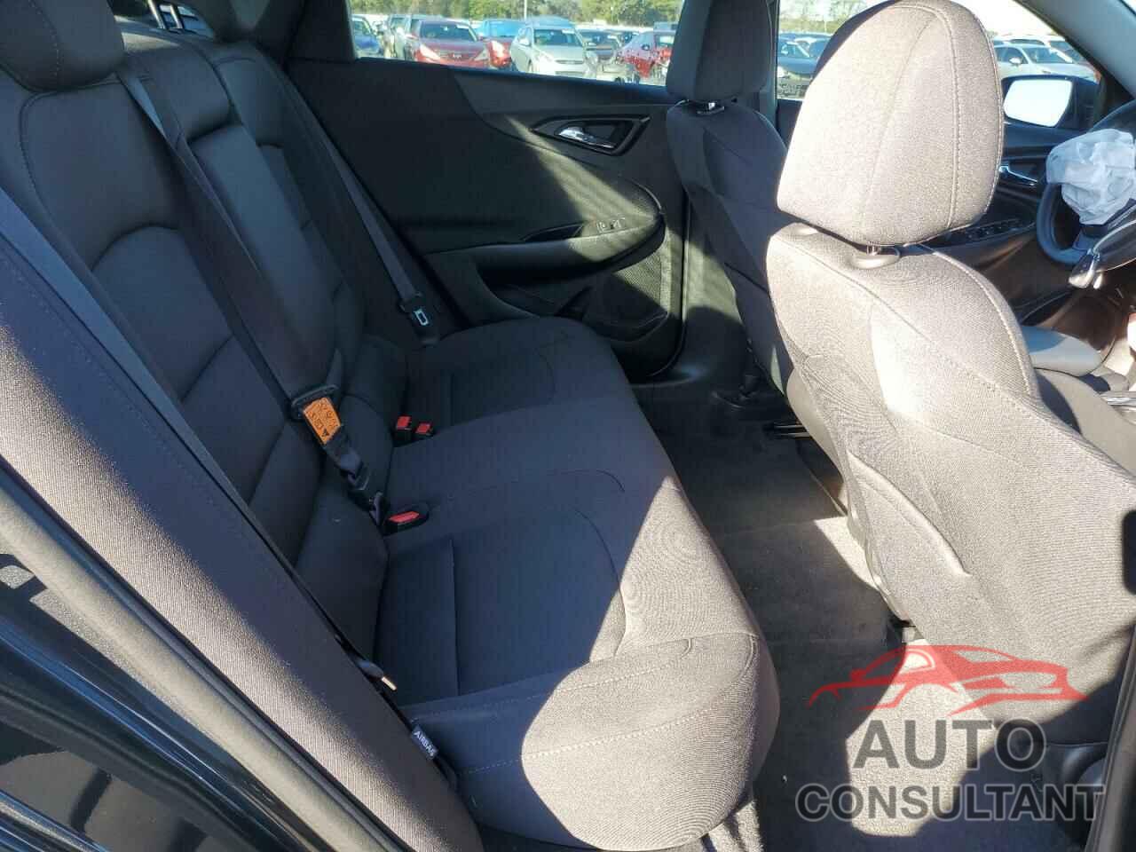 CHEVROLET MALIBU 2018 - 1G1ZB5ST4JF109199