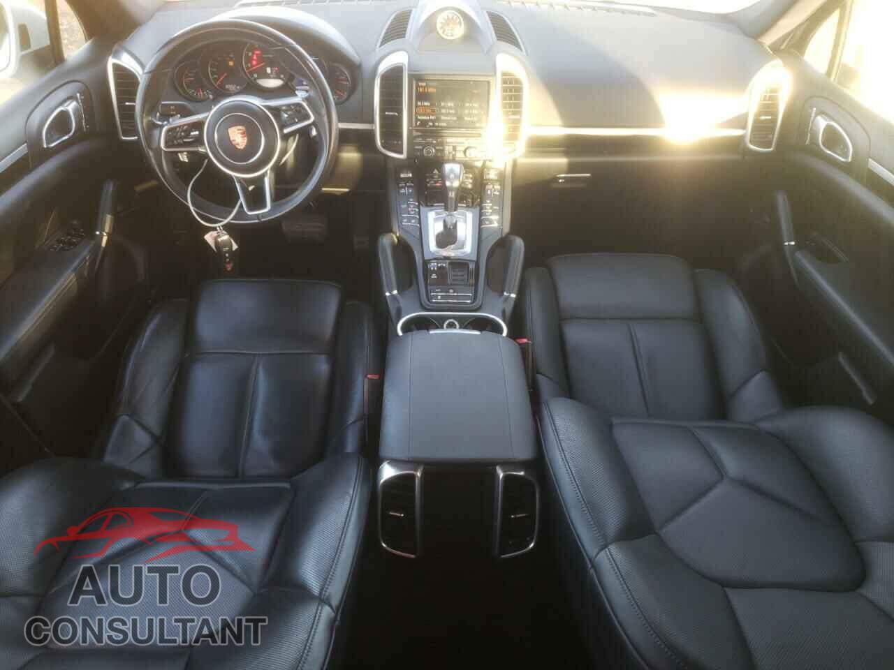 PORSCHE CAYENNE 2016 - WP1AA2A26GLA04901