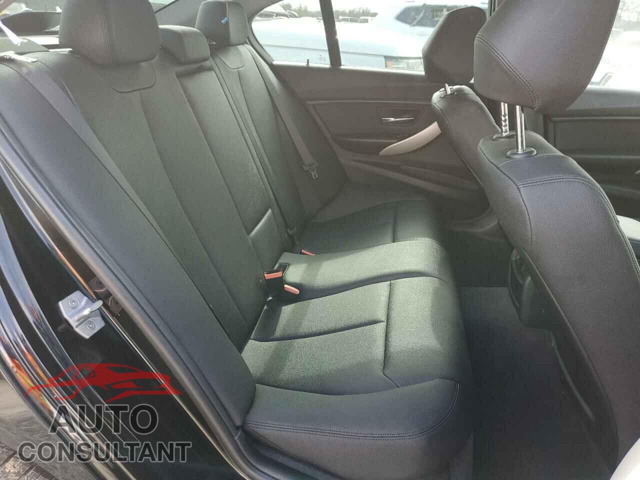 BMW 3 SERIES 2018 - WBA8E5G51JNU47134
