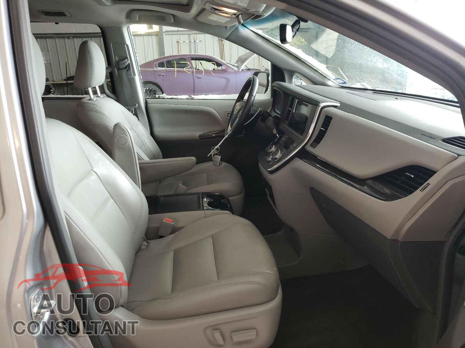 TOYOTA SIENNA 2017 - 5TDYZ3DC5HS856496