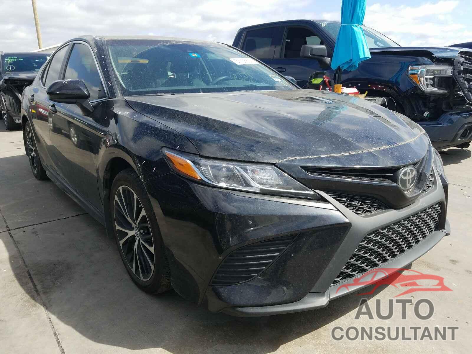 TOYOTA CAMRY 2018 - 4T1B11HK9JU145657