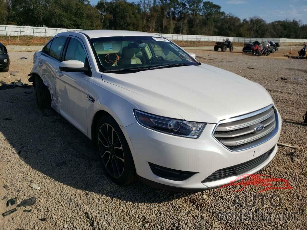 FORD TAURUS 2018 - 1FAHP2E80JG118217