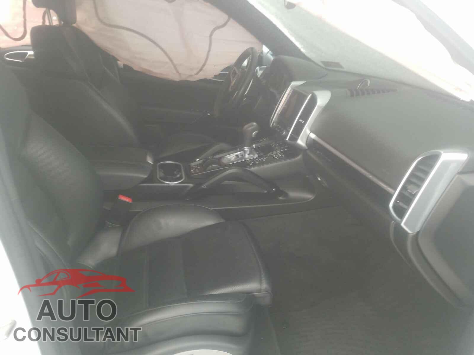 PORSCHE CAYENNE 2017 - WP1AA2A22HKA86889