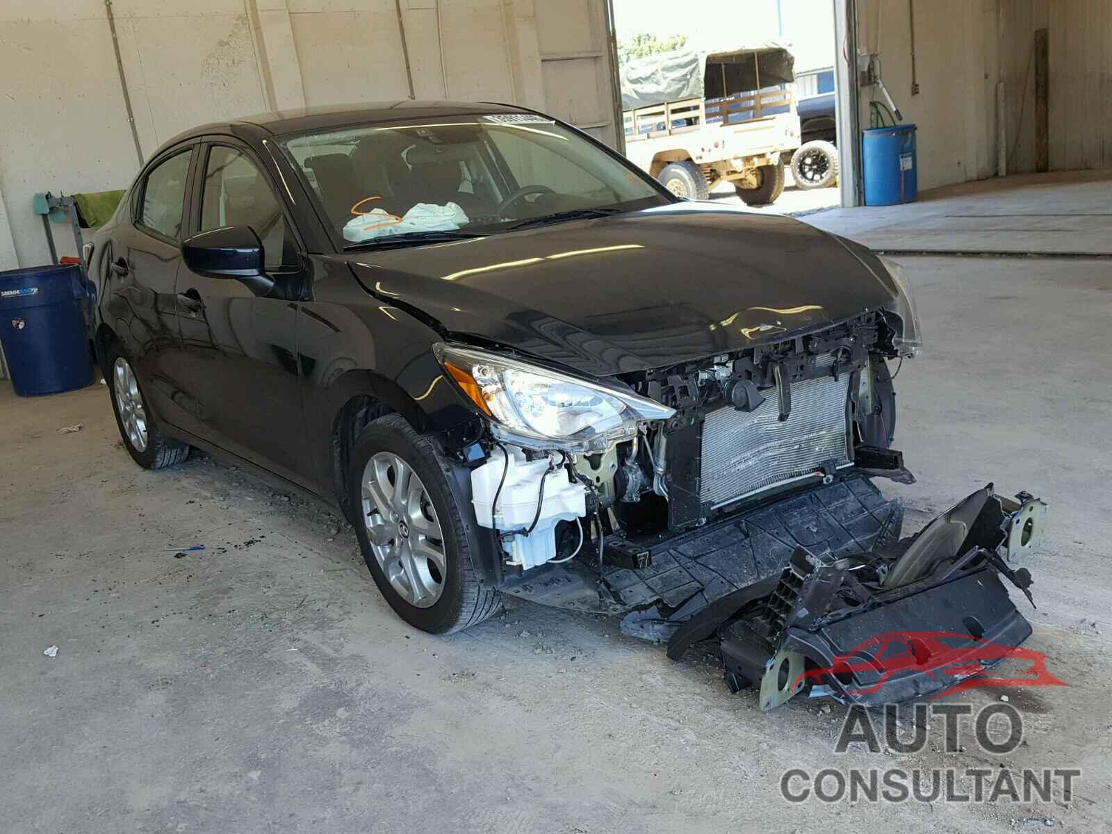 TOYOTA YARIS 2017 - 3MYDLBYV5HY169082