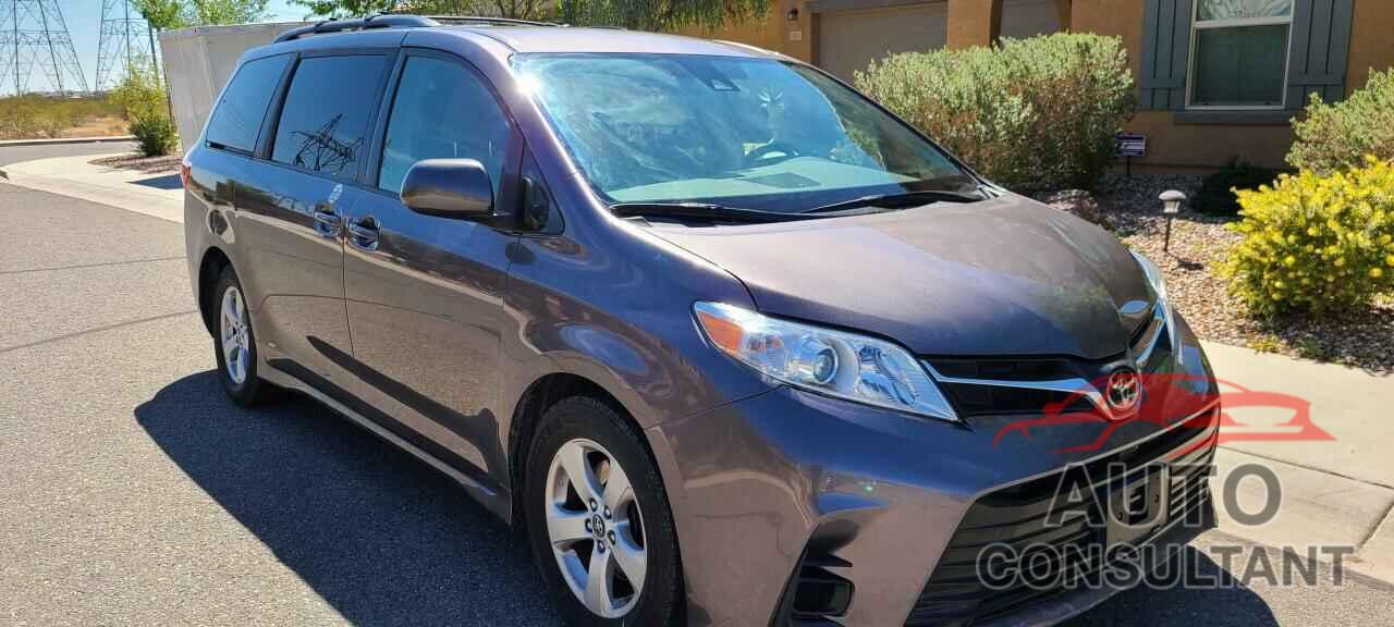 TOYOTA SIENNA 2019 - 5TDKZ3DC4KS004556