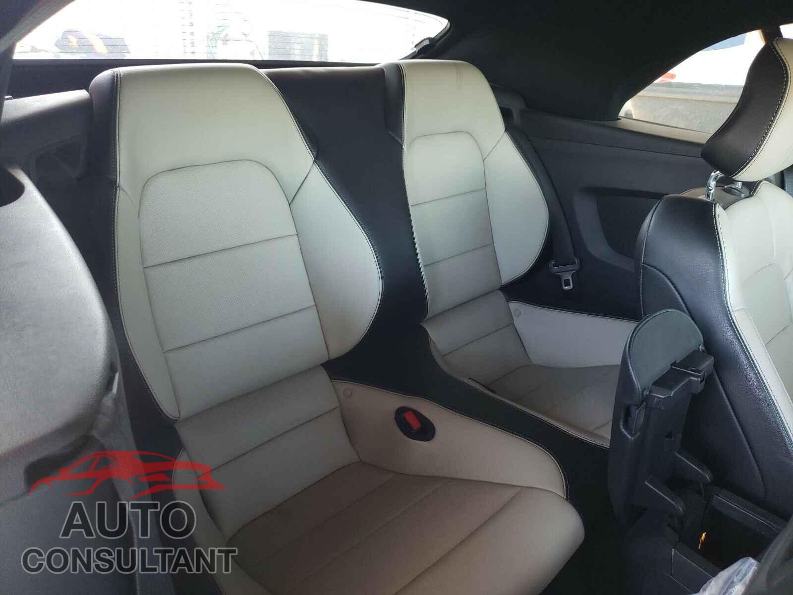 FORD MUSTANG 2016 - 1FATP8UH6G5255679