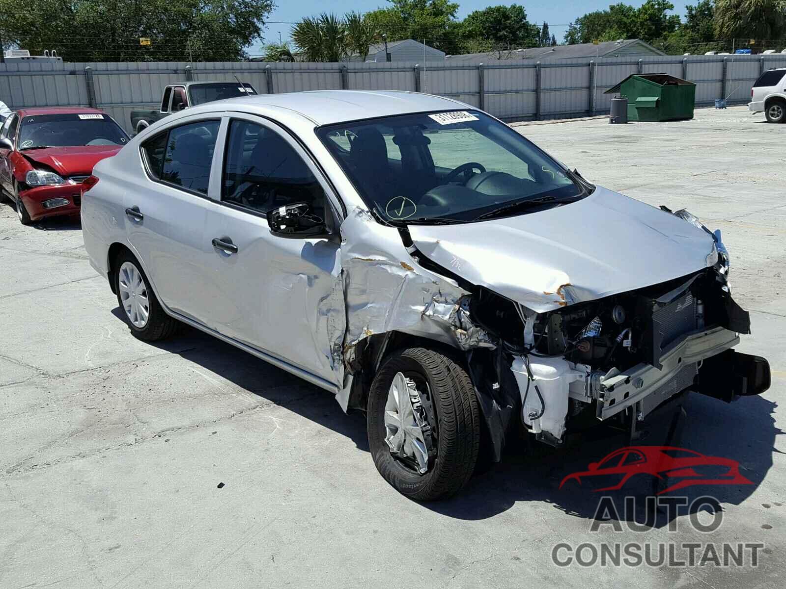 NISSAN VERSA 2017 - 3VV2B7AX7JM068707