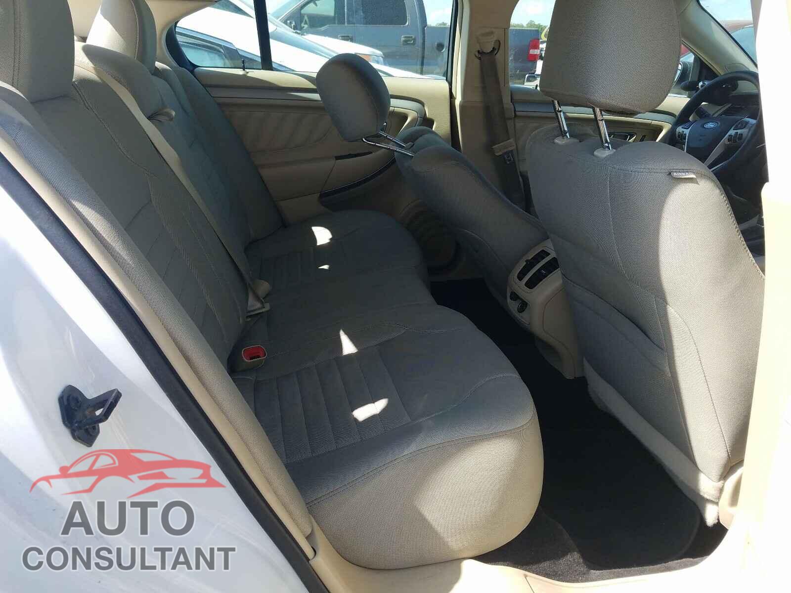 FORD TAURUS 2018 - 1FAHP2D83JG115331
