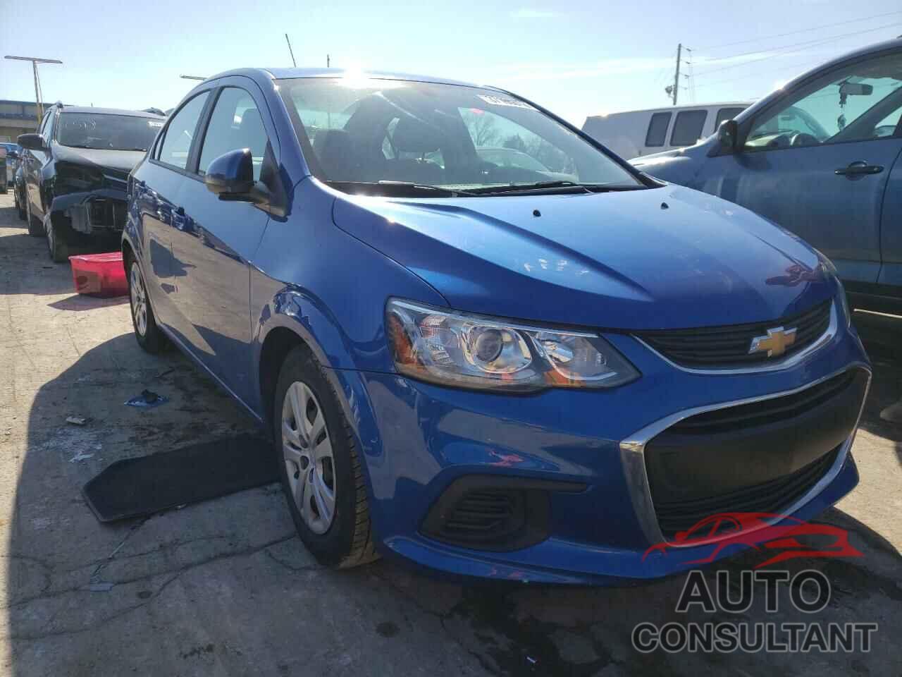 CHEVROLET SONIC 2018 - 1G1JB5SHXJ4102780