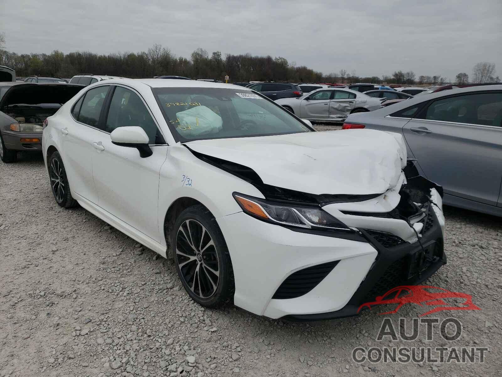 TOYOTA CAMRY 2018 - 4T1B11HK5JU054711