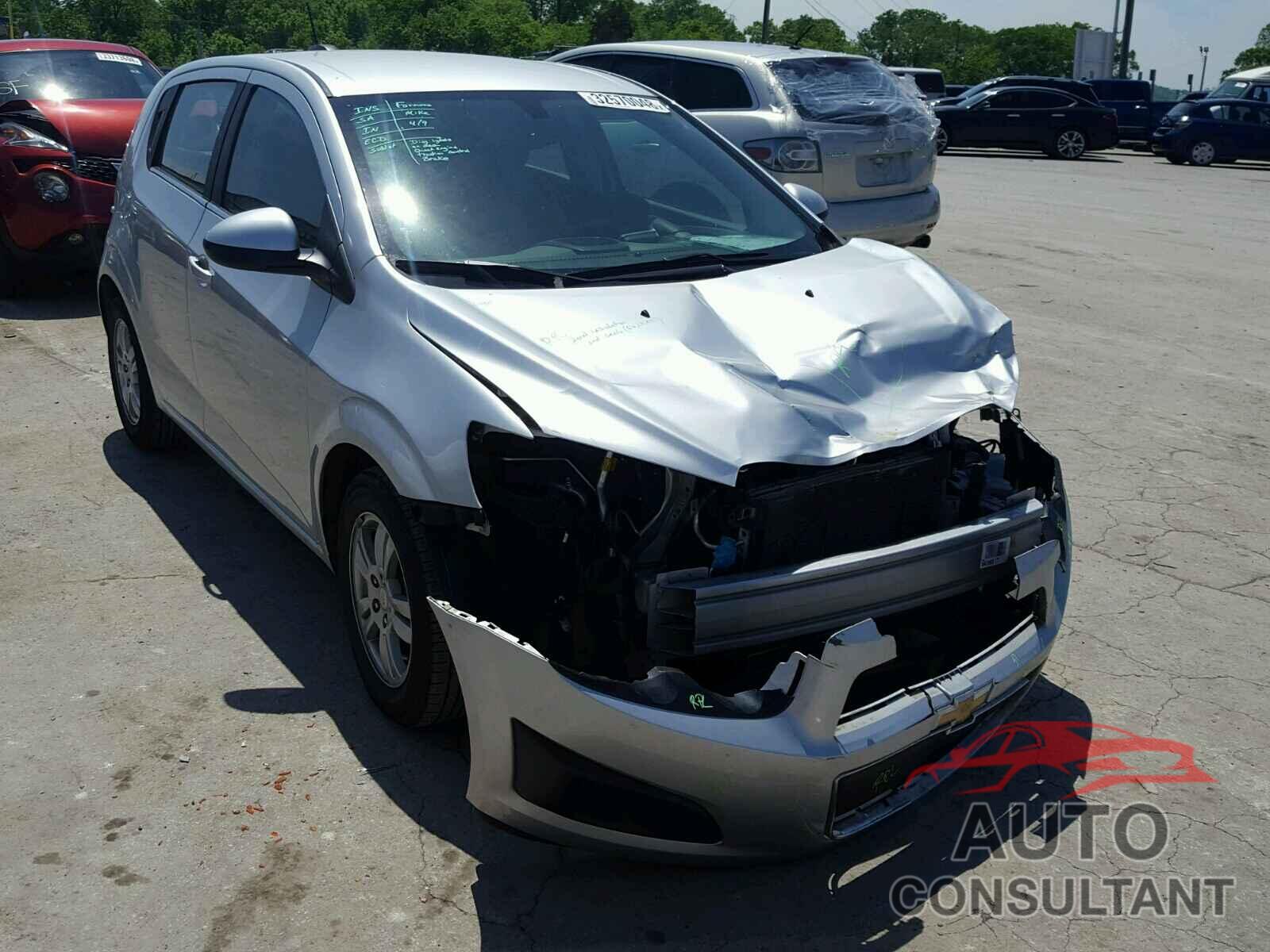 CHEVROLET SONIC 2015 - 1G1JC6SG7F4203079