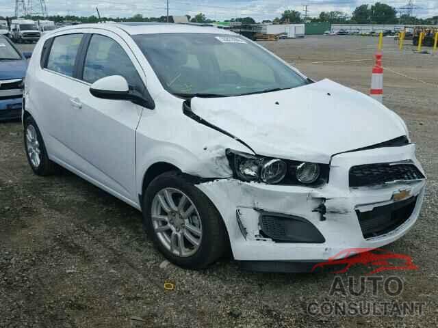 CHEVROLET SONIC 2015 - 1G1JC6SB2F4132555