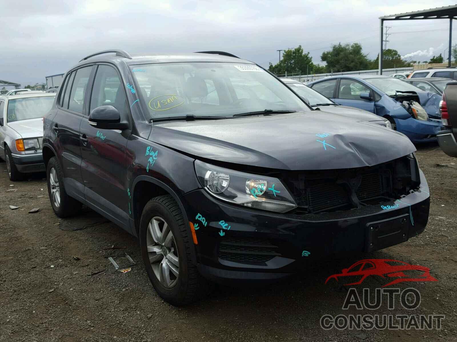 VOLKSWAGEN TIGUAN 2015 - WVGAV7AX2FW518624