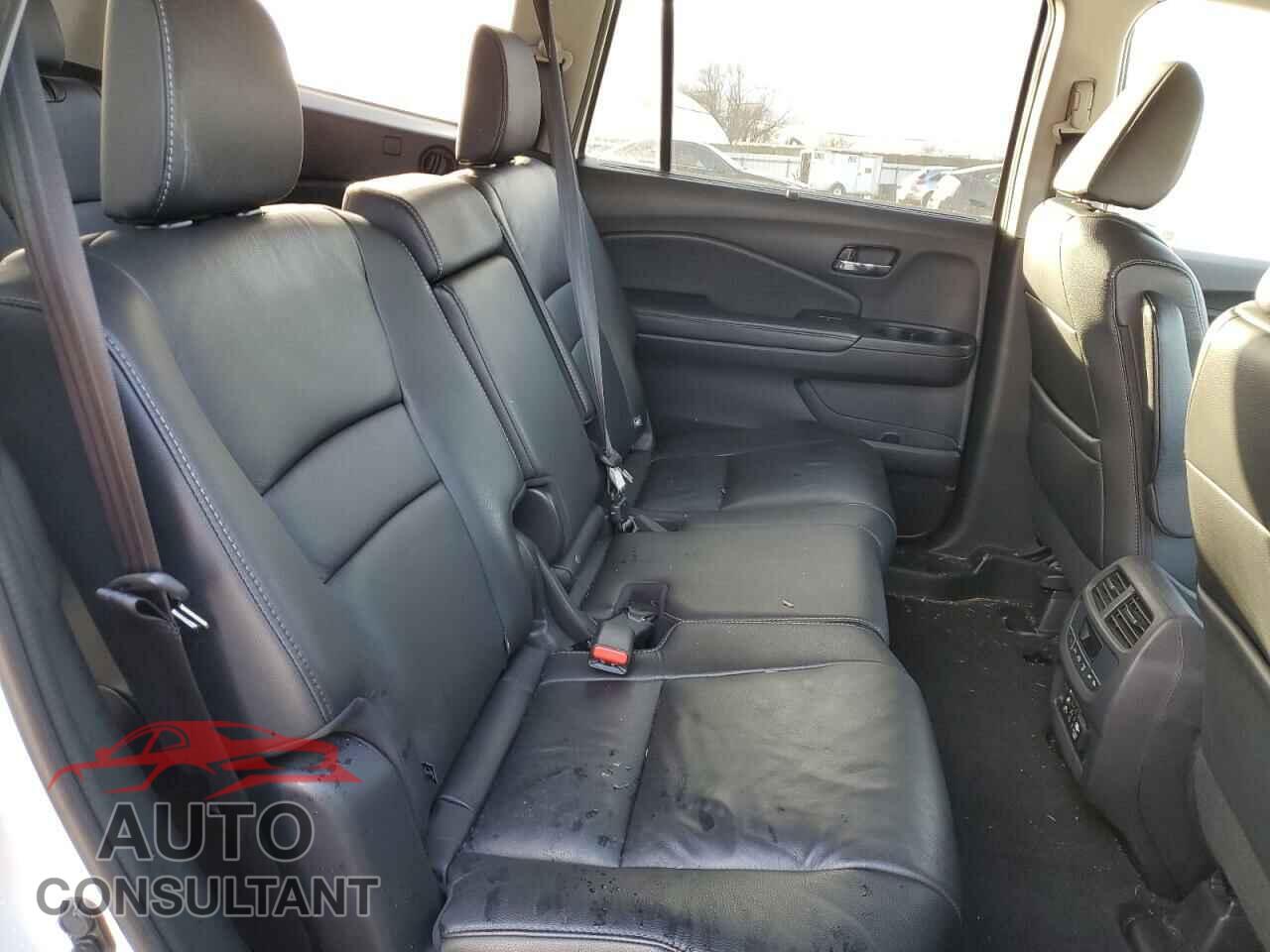 HONDA PILOT 2017 - 5FNYF6H99HB085909