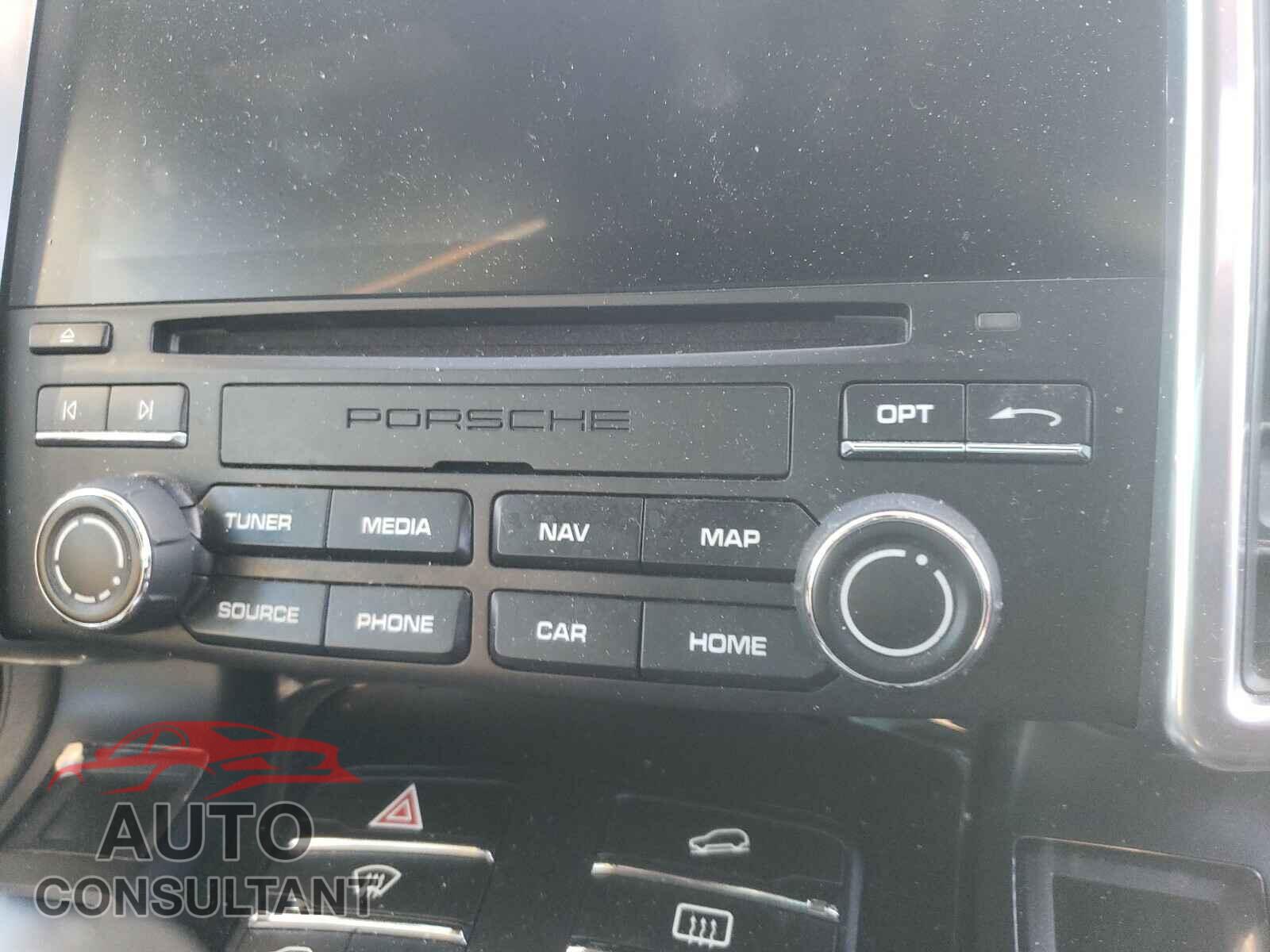 PORSCHE CAYENNE 2017 - WP1AA2A24HKA82682