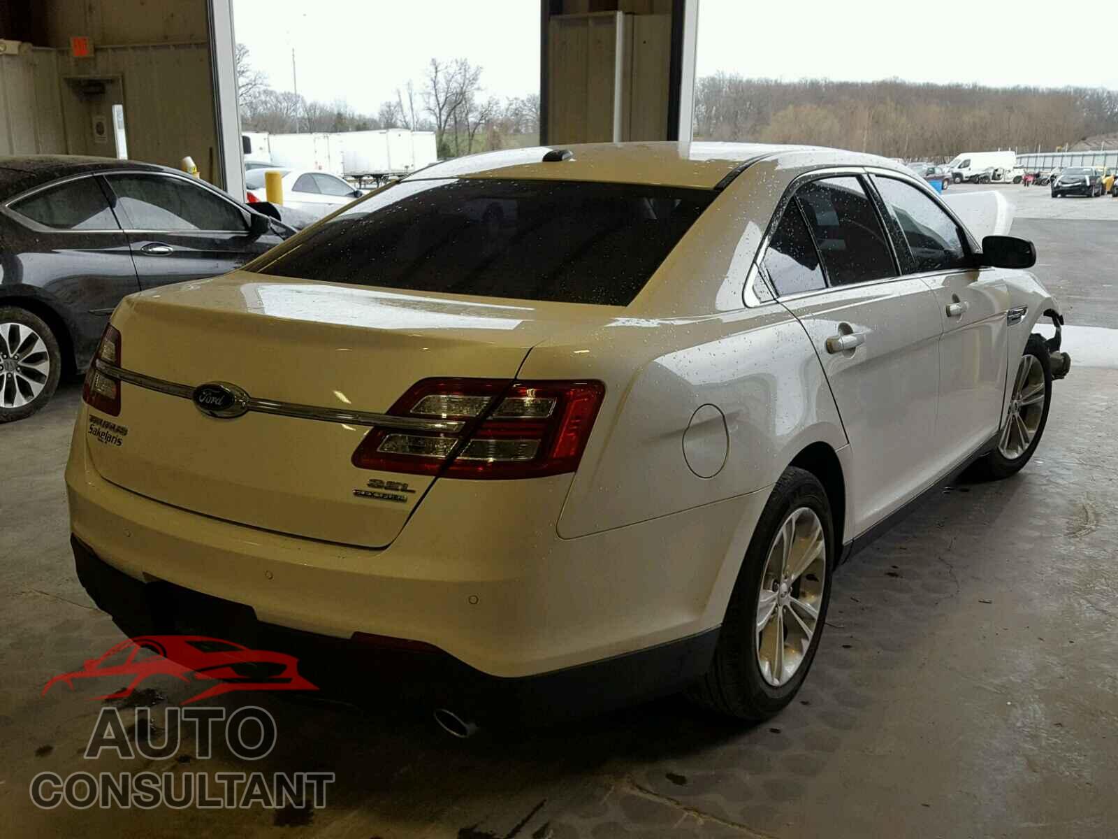 FORD TAURUS 2015 - 1FAHP2E82FG183013