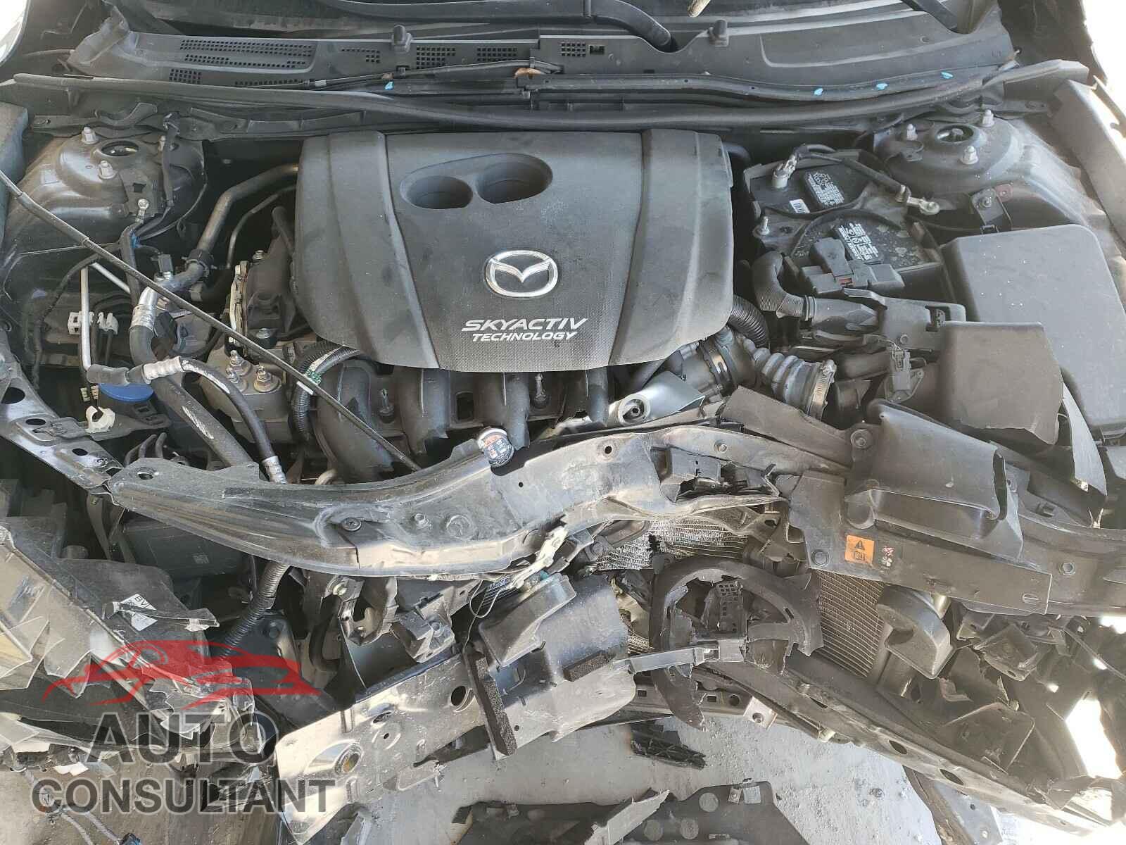 MAZDA 3 2018 - 3MZBN1W39JM228219