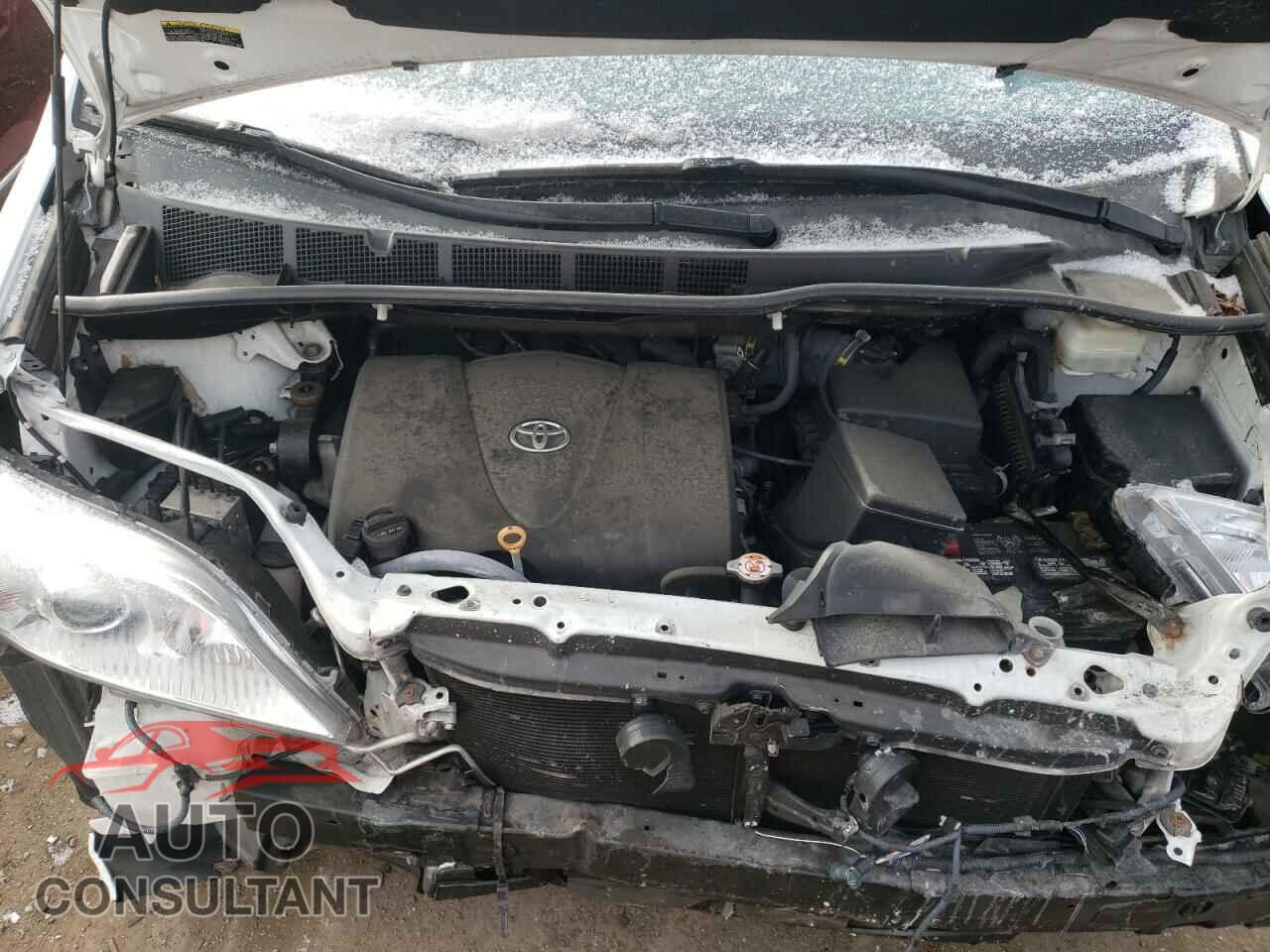 TOYOTA SIENNA 2018 - 5TDKZ3DC5JS952852