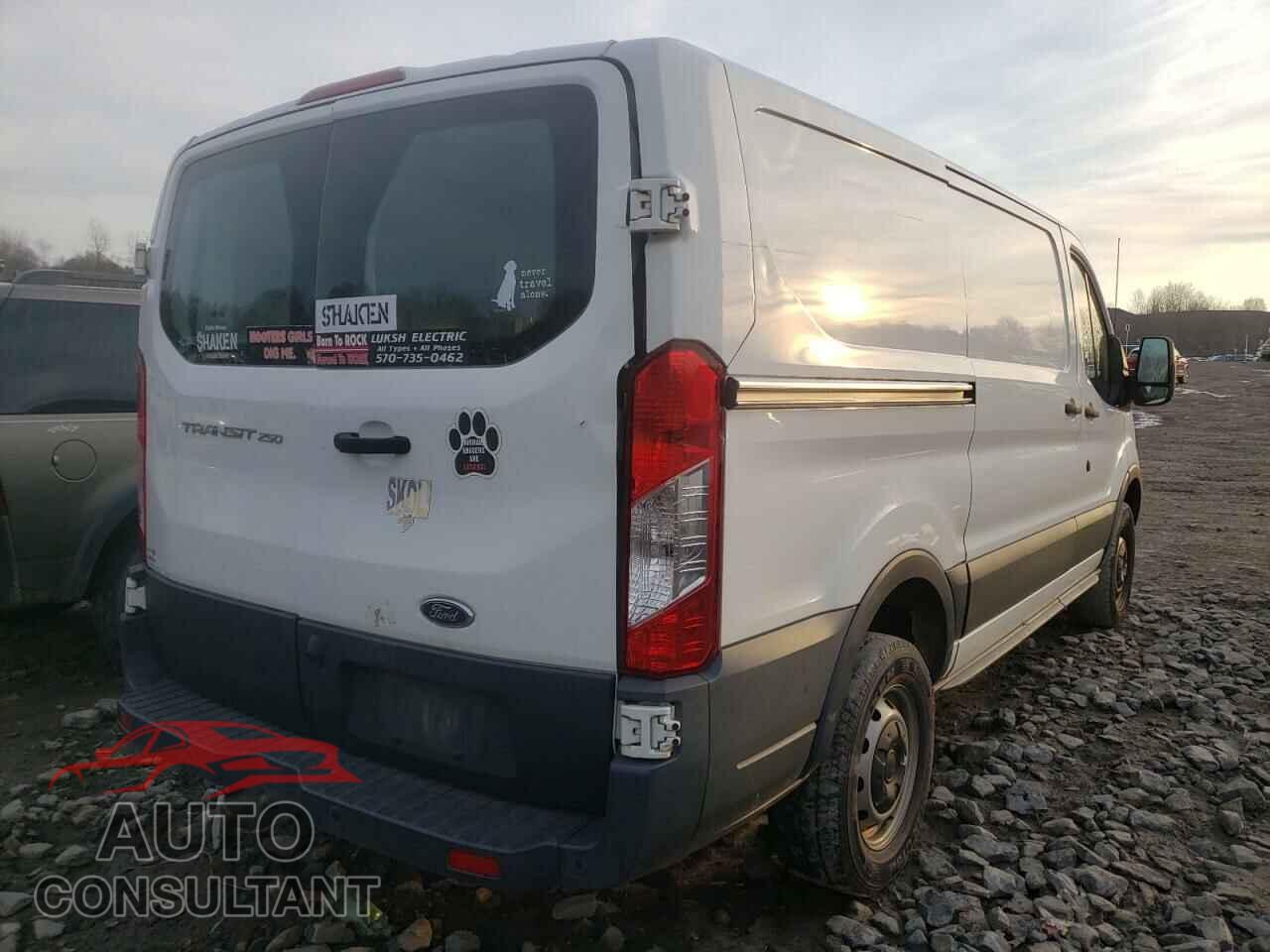 FORD TRANSIT CO 2017 - 1FTYR1YMXHKA09682