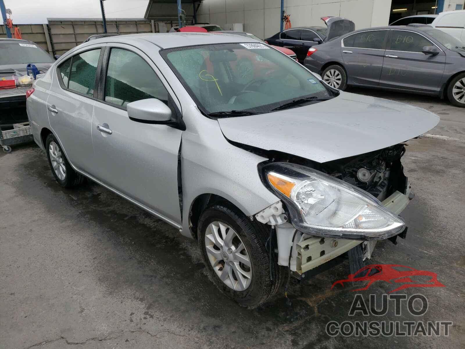 NISSAN VERSA 2018 - 3N1CN7AP5JL812971