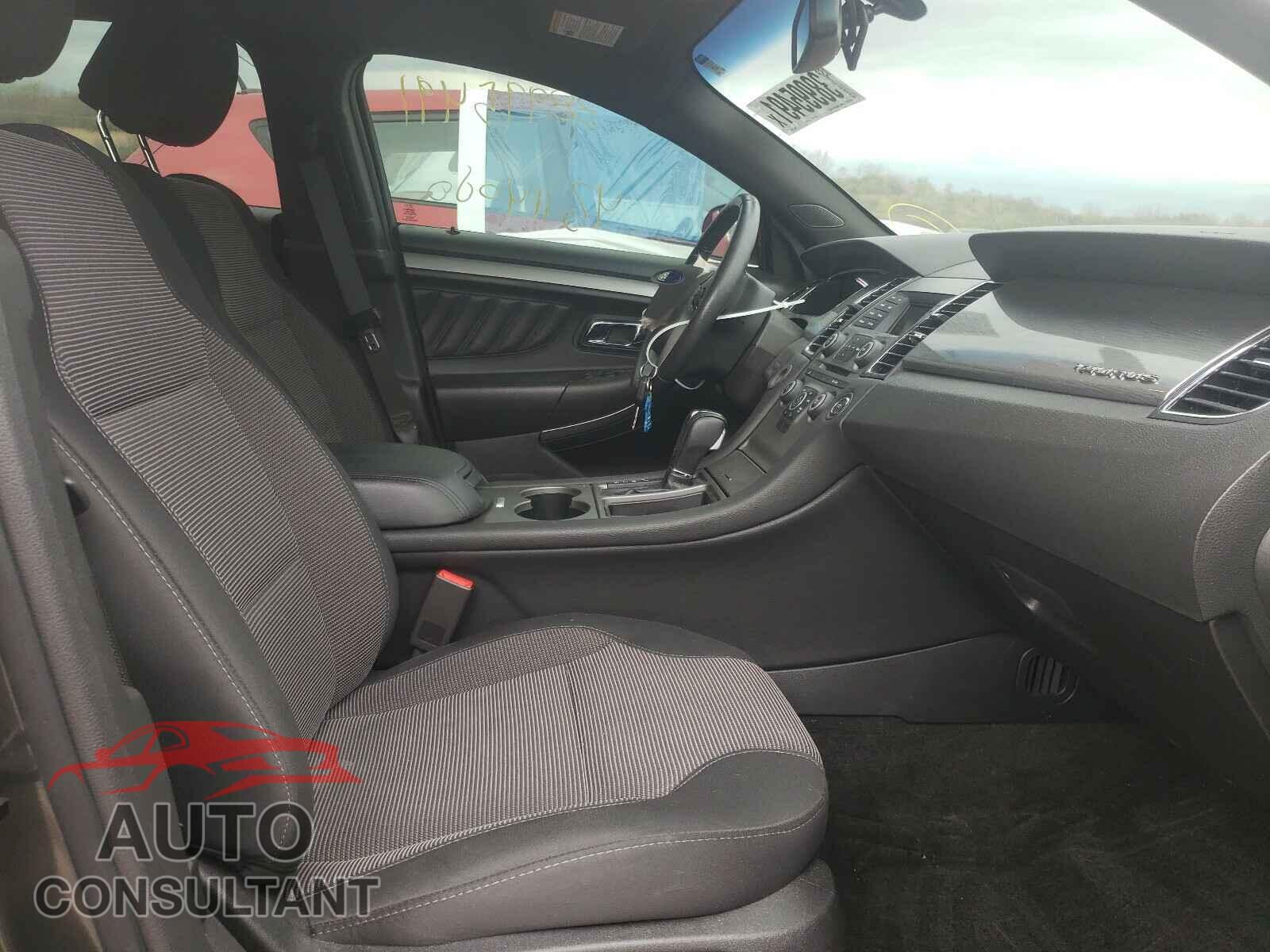 FORD TAURUS 2018 - 1FAHP2E84JG124926