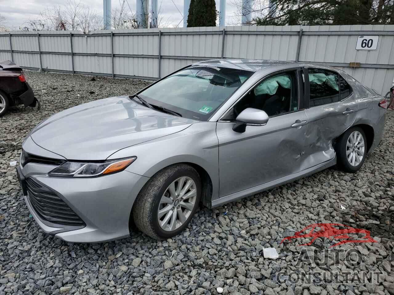 TOYOTA CAMRY 2018 - 4T1B11HK6JU050747