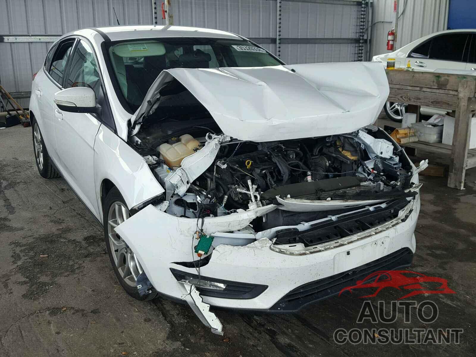 FORD FOCUS 2015 - 1FADP3K29FL264621