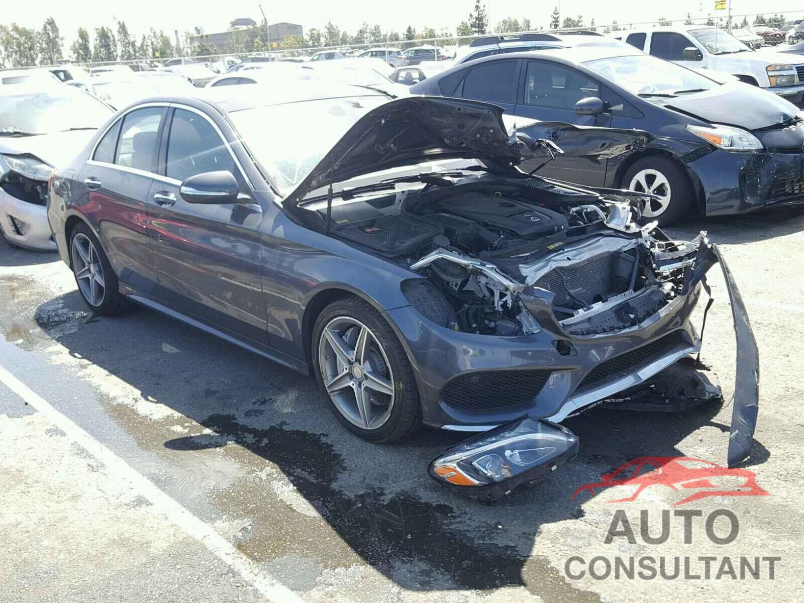 MERCEDES-BENZ C300 2015 - 55SWF4KB4FU042405
