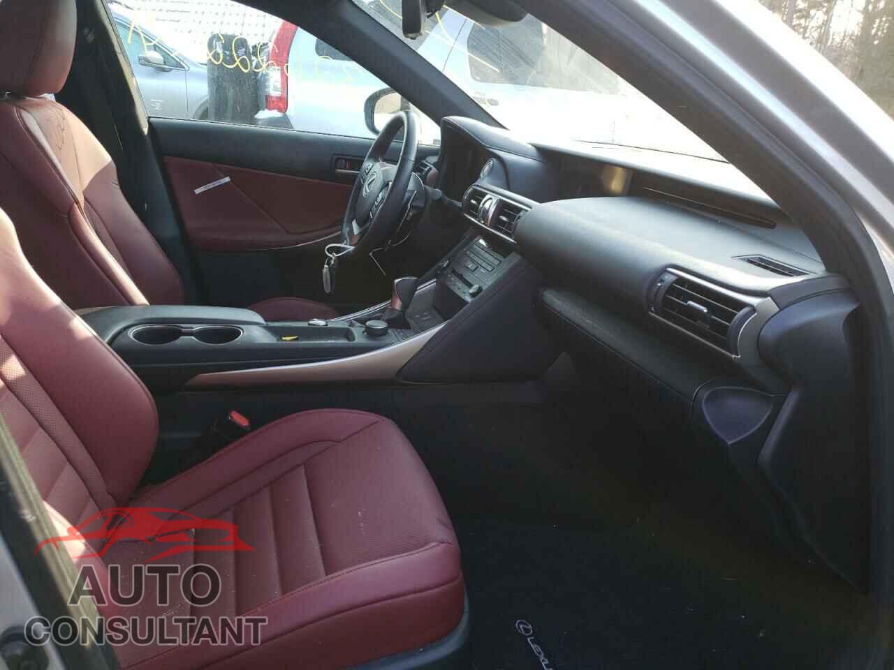 LEXUS IS 2019 - JTHC81D29K5037589