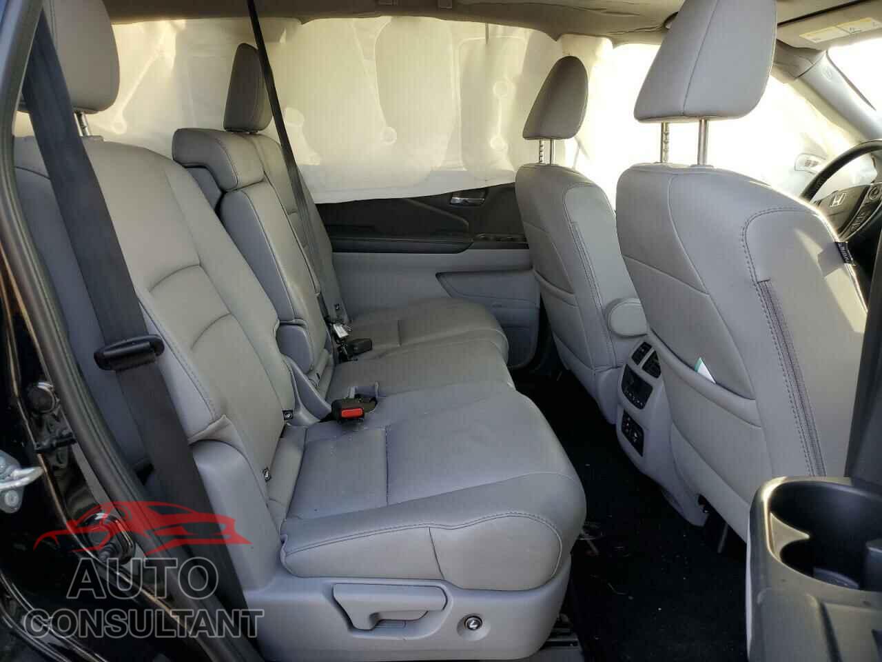 HONDA PILOT 2017 - 5FNYF5H92HB018899